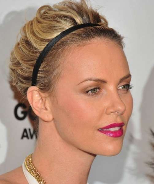 capelli-corti-allindietro-con-cerchietto